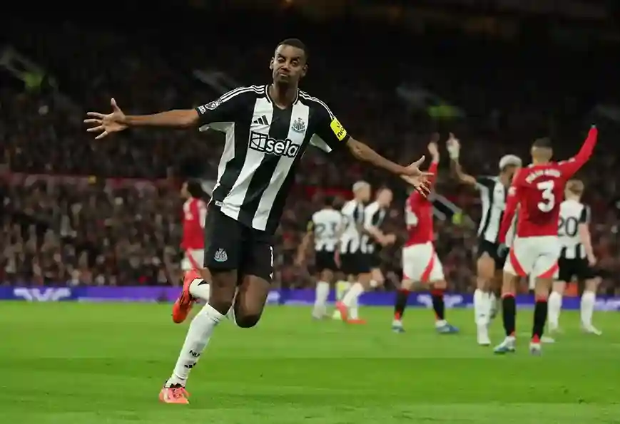 نيوكاسل يهزم مانشستر يونايتد بأربعة أهداف في الدوري الإنجليزي