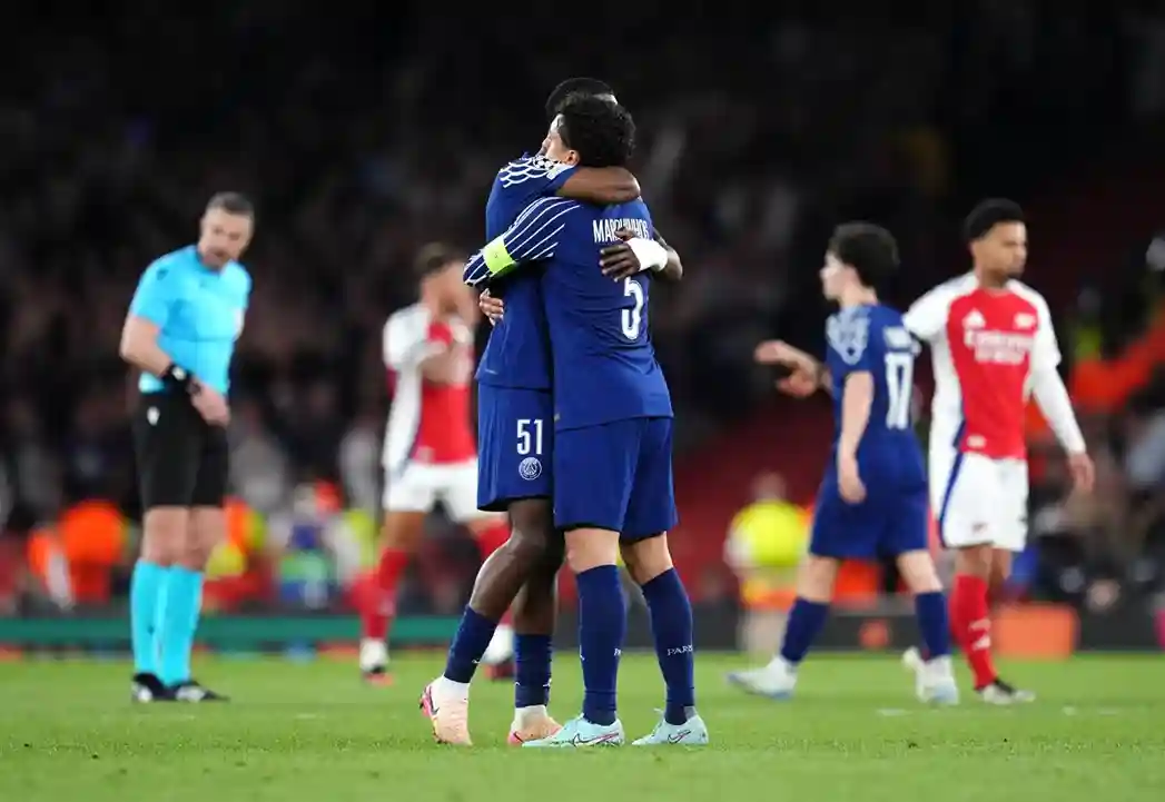 حكم مباراة باريس سان جيرمان وآرسنال في دوري الأبطال