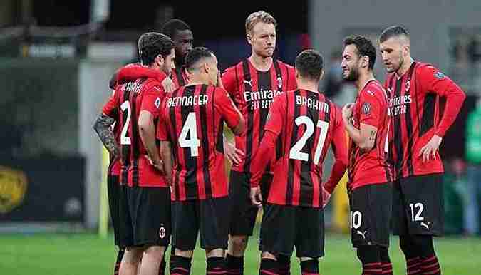 ميلان ينهي الدوري الإيطالي بفوزه على مونزا 2-0