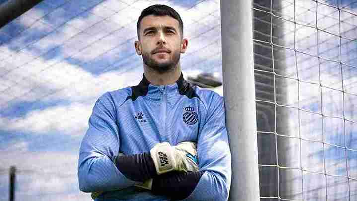 حارس مرمى إسبانيول يقرر عدم الانضمام إلى برشلونة