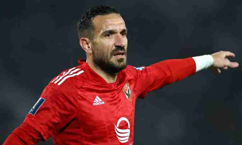 موقف علي معلول بشأن استمراره مع الأهلي