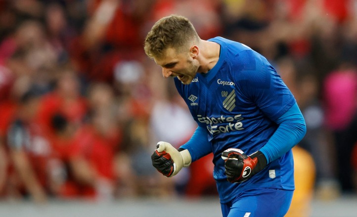 بينتو يفاجئ جماهير النصر بتصريحات حادة بعد موسم ضعيف للفريق