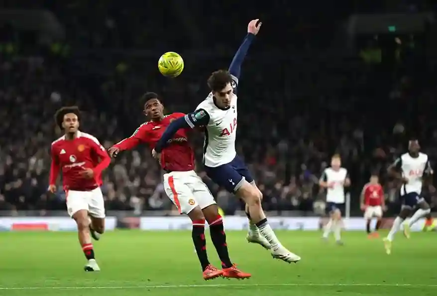 تاريخ مباريات مانشستر يونايتد وتوتنهام يتميز بالمنافسة القوية