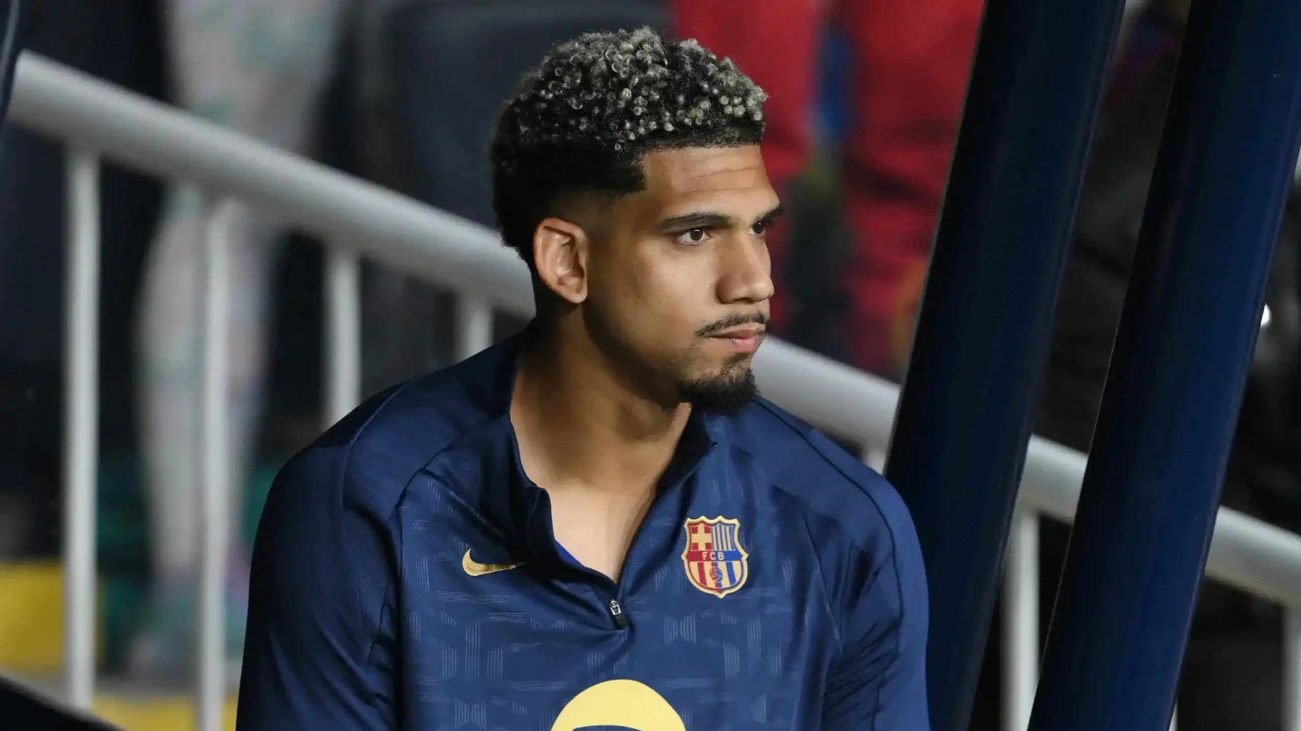 أراوخو يعقب على الانتقادات ويوضح موقفه بشأن مستقبله مع برشلونة