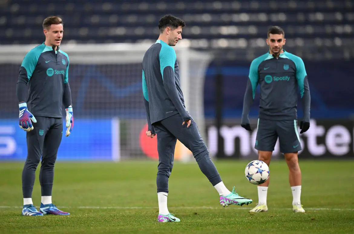 نجم برشلونة غاضب من خطط بيعه