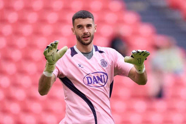 حارس إسبانيول يبيّن موقفه من الرحيل إلي برشلونة في الإنتقالات الصيفية