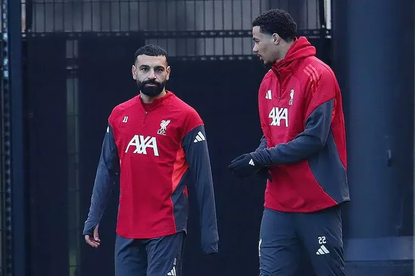 نجم مانشستر سيتي "يتواصل" مع محمد صلاح بعد مكالمة هاتفية